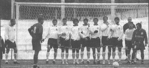 2 марта футболисты Торпедо-Металлург, судя по всему, в последний раз сыграли в своей традиционной черно-белой форме.
